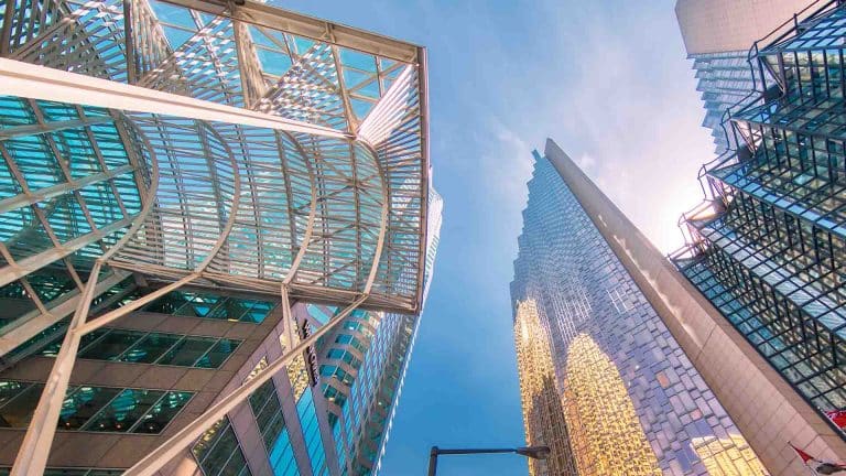 Navigating investment risks in Dubai real estate